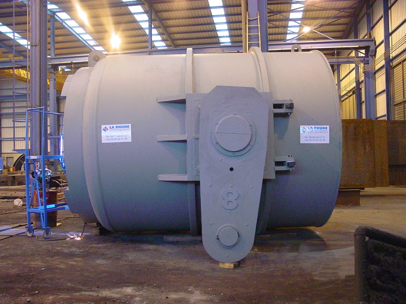 Finished cylindrical component in La Rhune's workshop